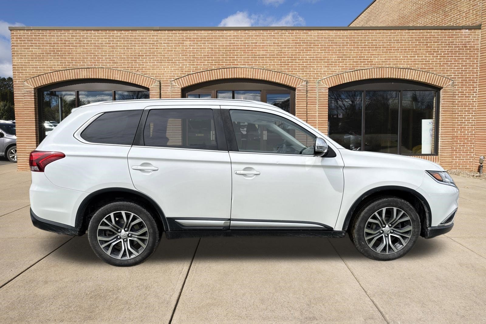 Used 2018 Mitsubishi Outlander SEL with VIN JA4AZ3A37JZ012559 for sale in State College, PA