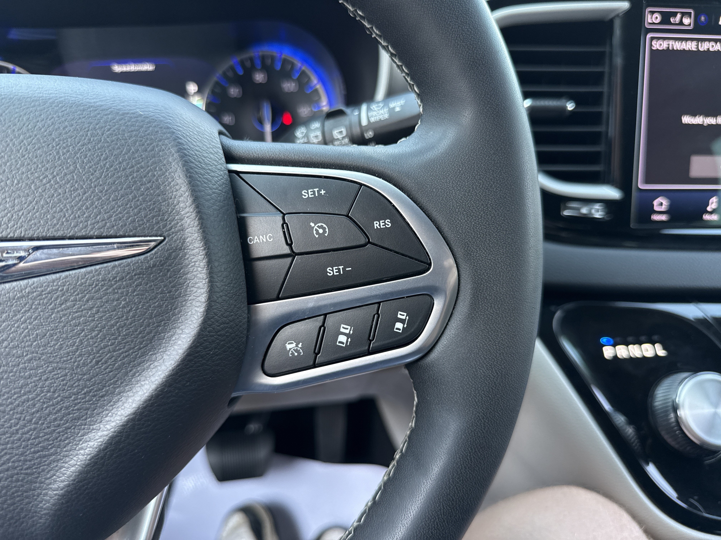 2023 Chrysler Pacifica Touring L - Photo 18