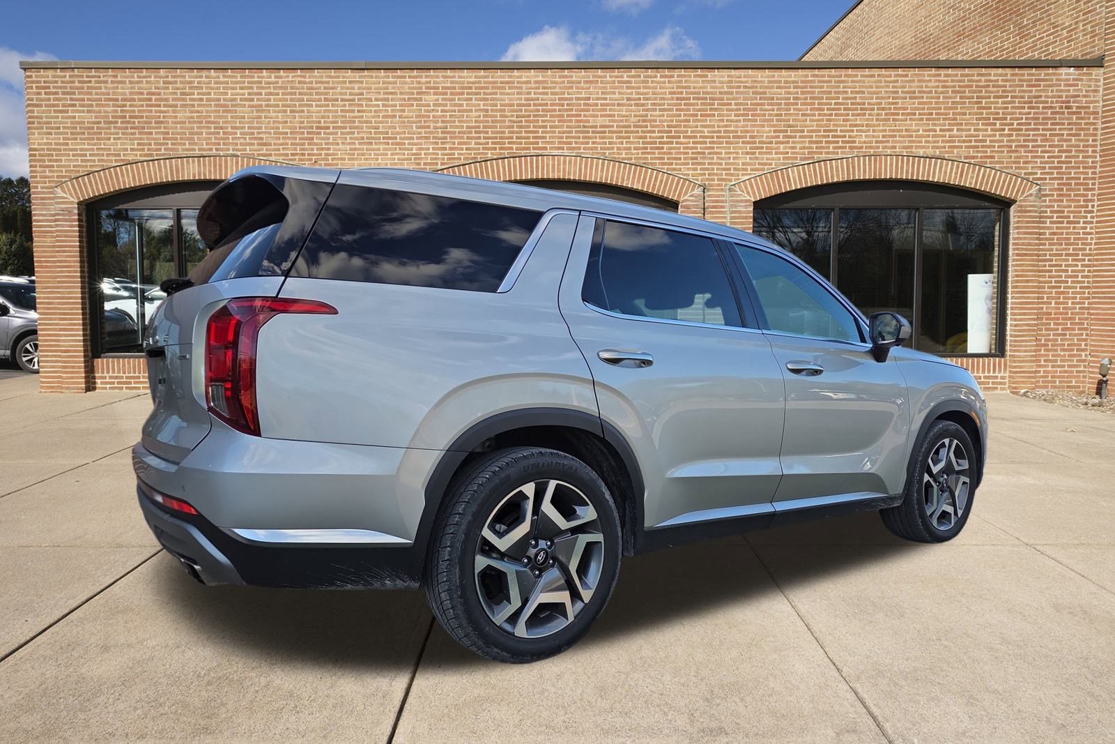 2024 Hyundai Palisade Limited photo 2