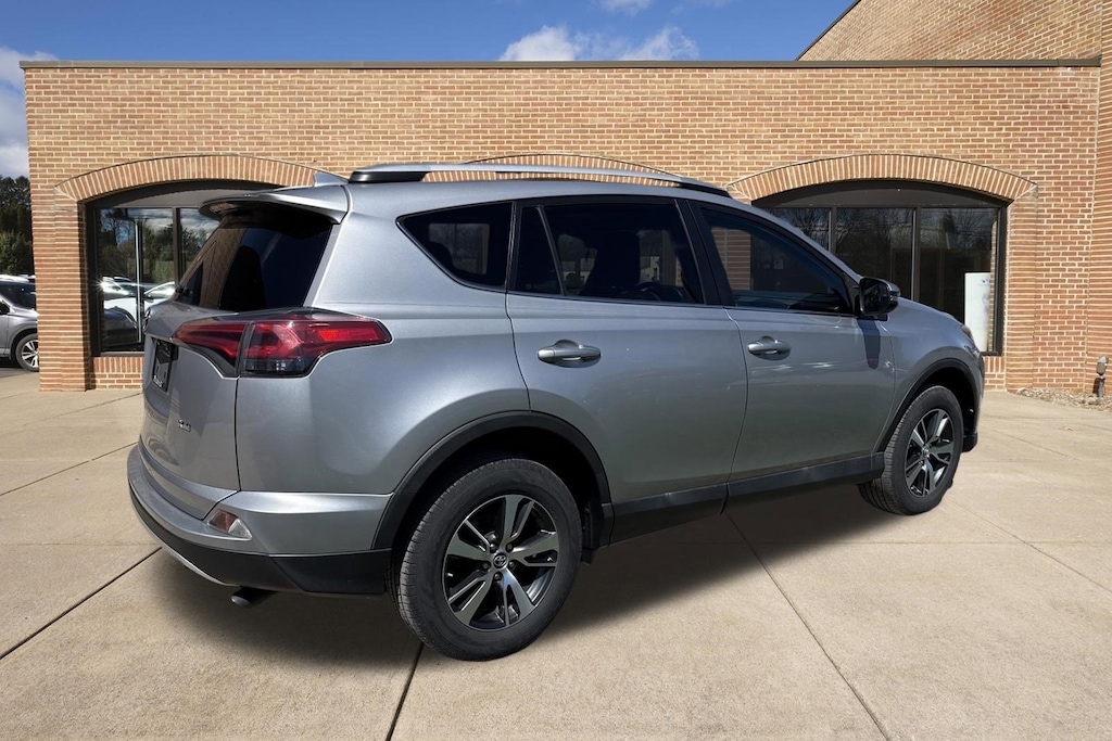 Used 2016 Toyota RAV4 XLE SUV