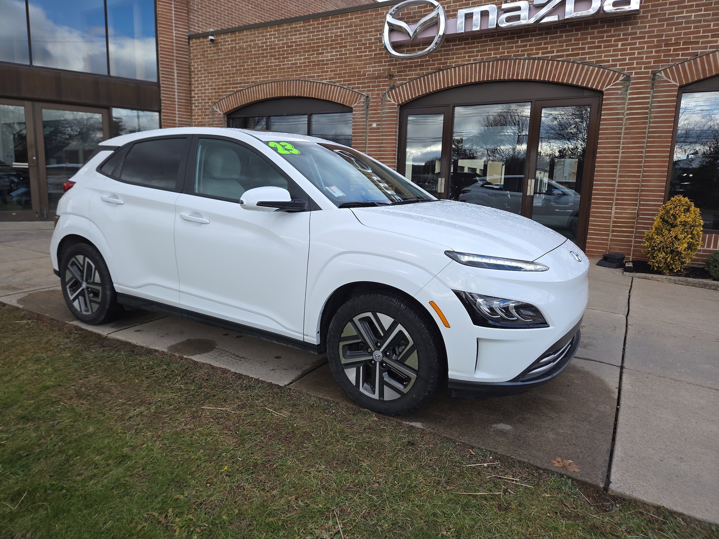 2023 Hyundai Kona EV Limited's photo