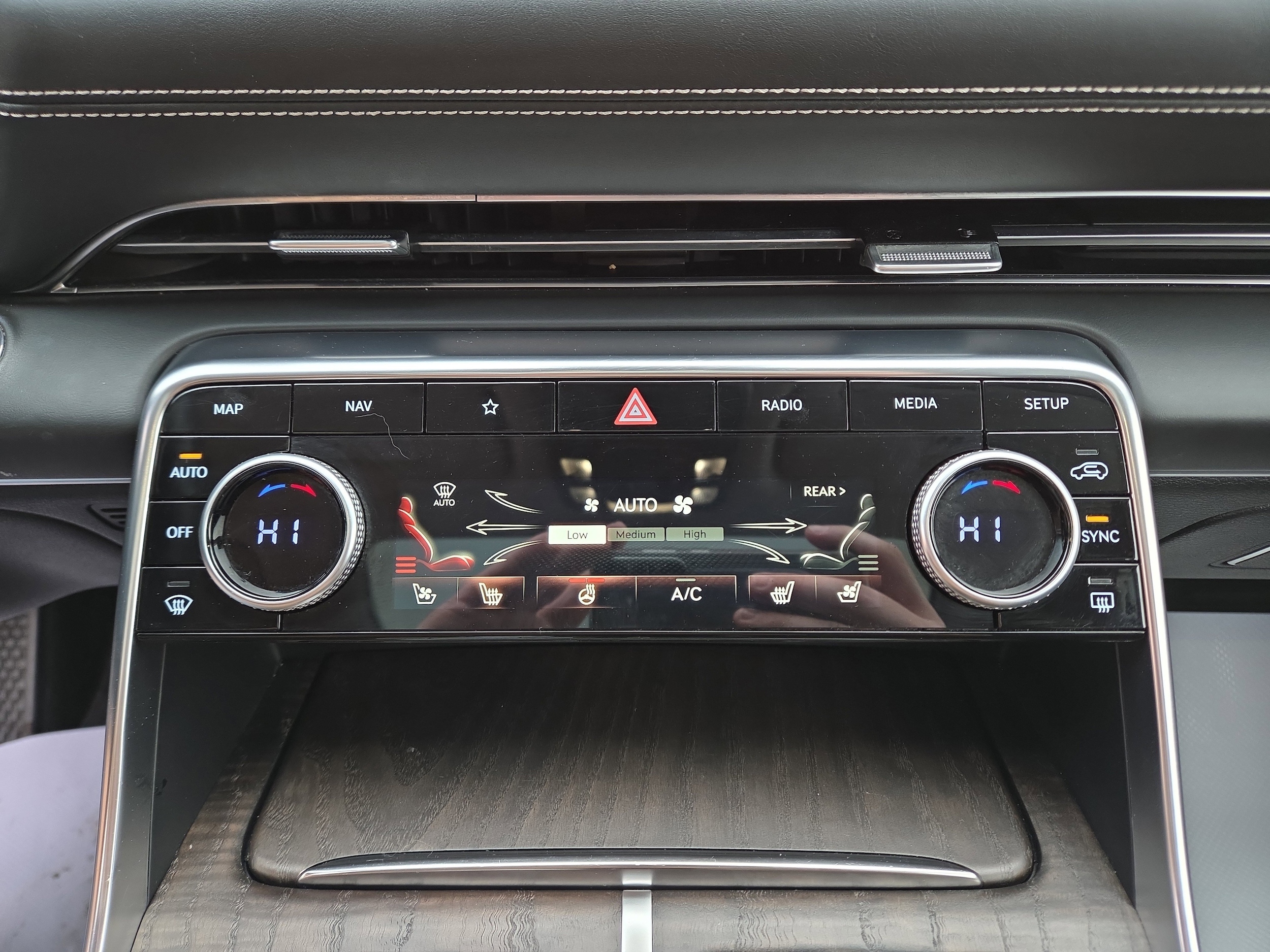 2024 GENESIS GV80 Standard - Photo 27