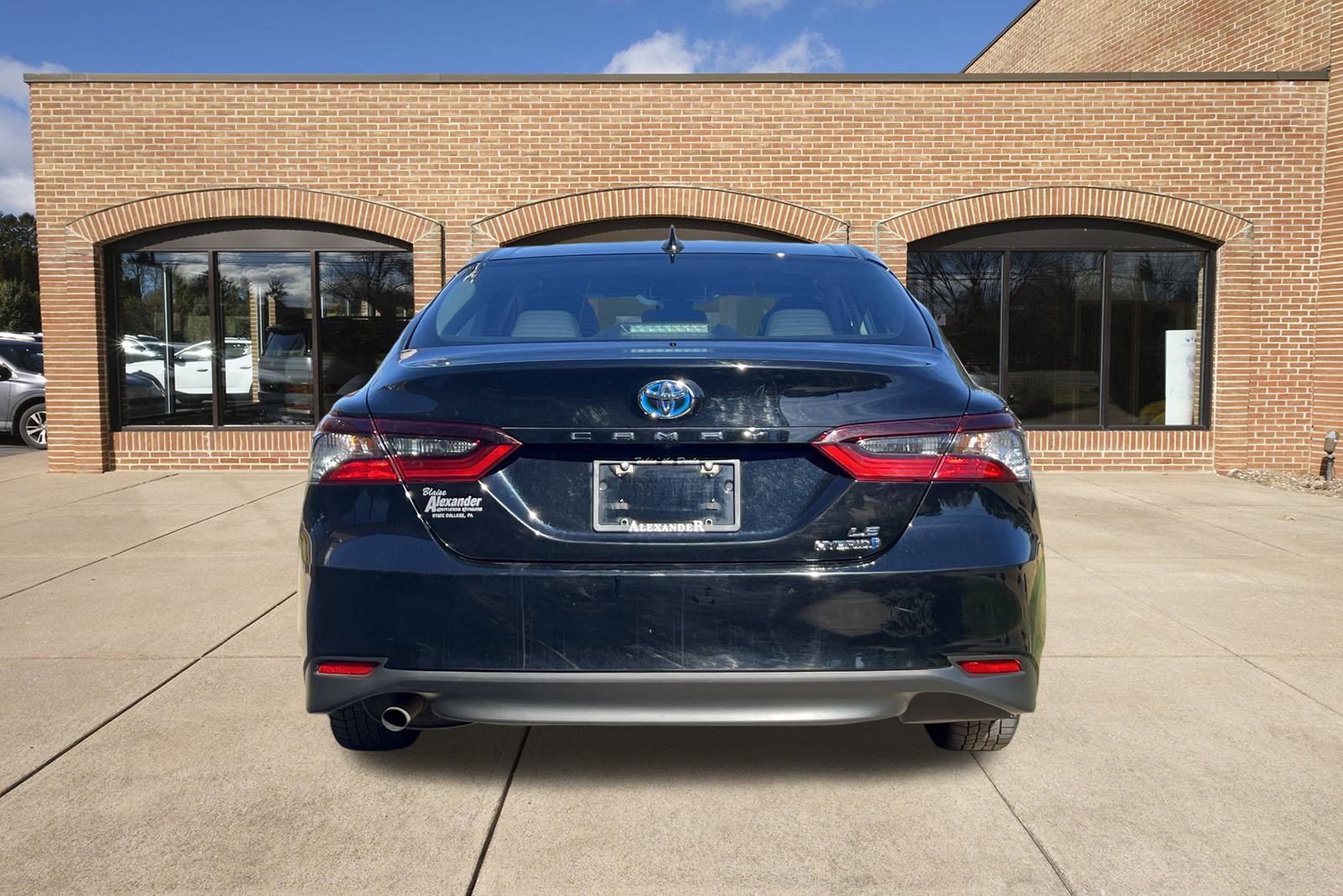 2023 Toyota Camry Hybrid LE photo 4