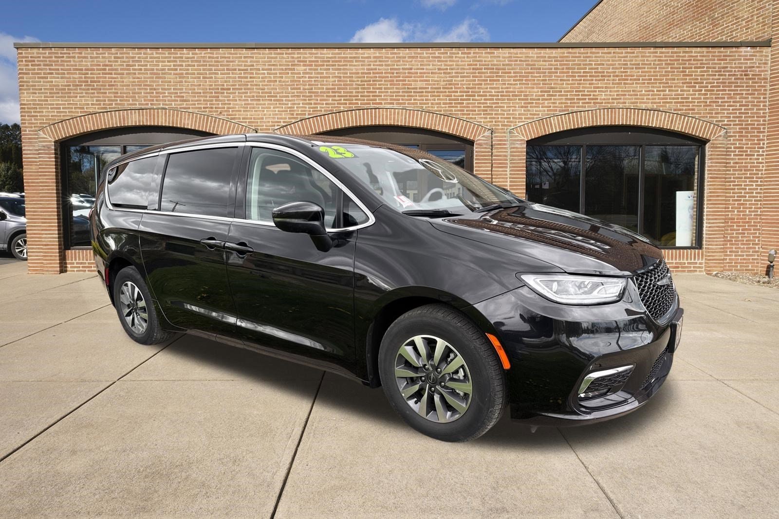 Used 2023 Chrysler Pacifica Hybrid Touring L with VIN 2C4RC1L7XPR608802 for sale in State College, PA