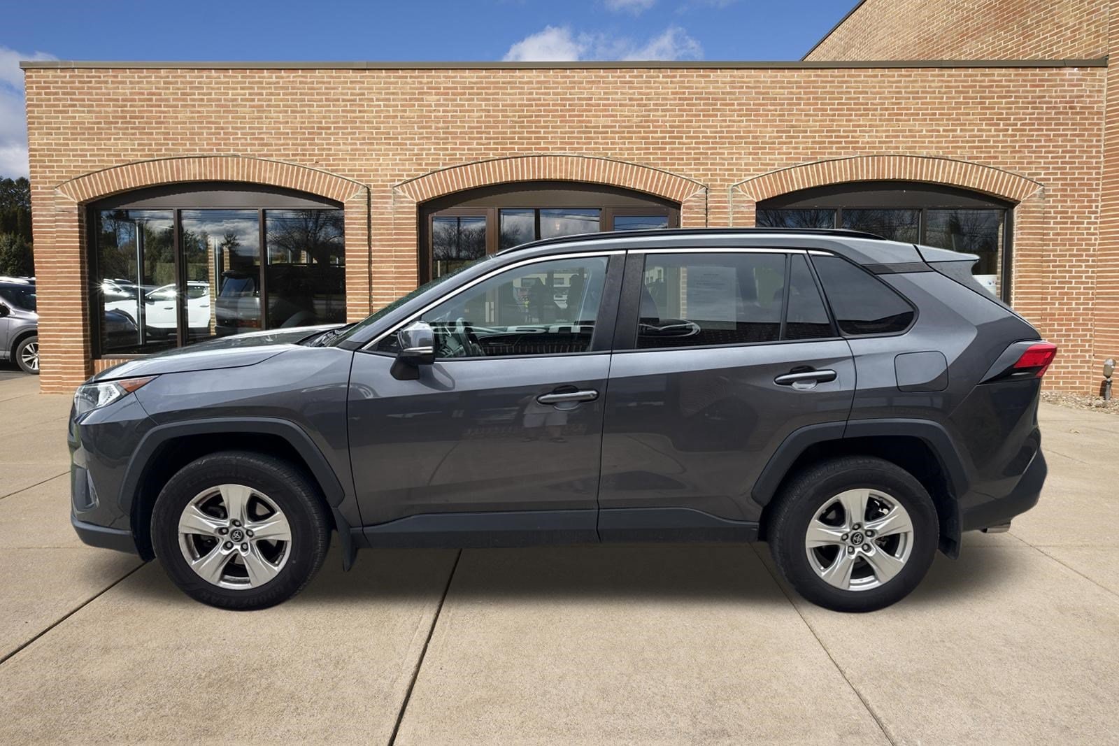 2019 Toyota RAV4 XLE - Photo 12