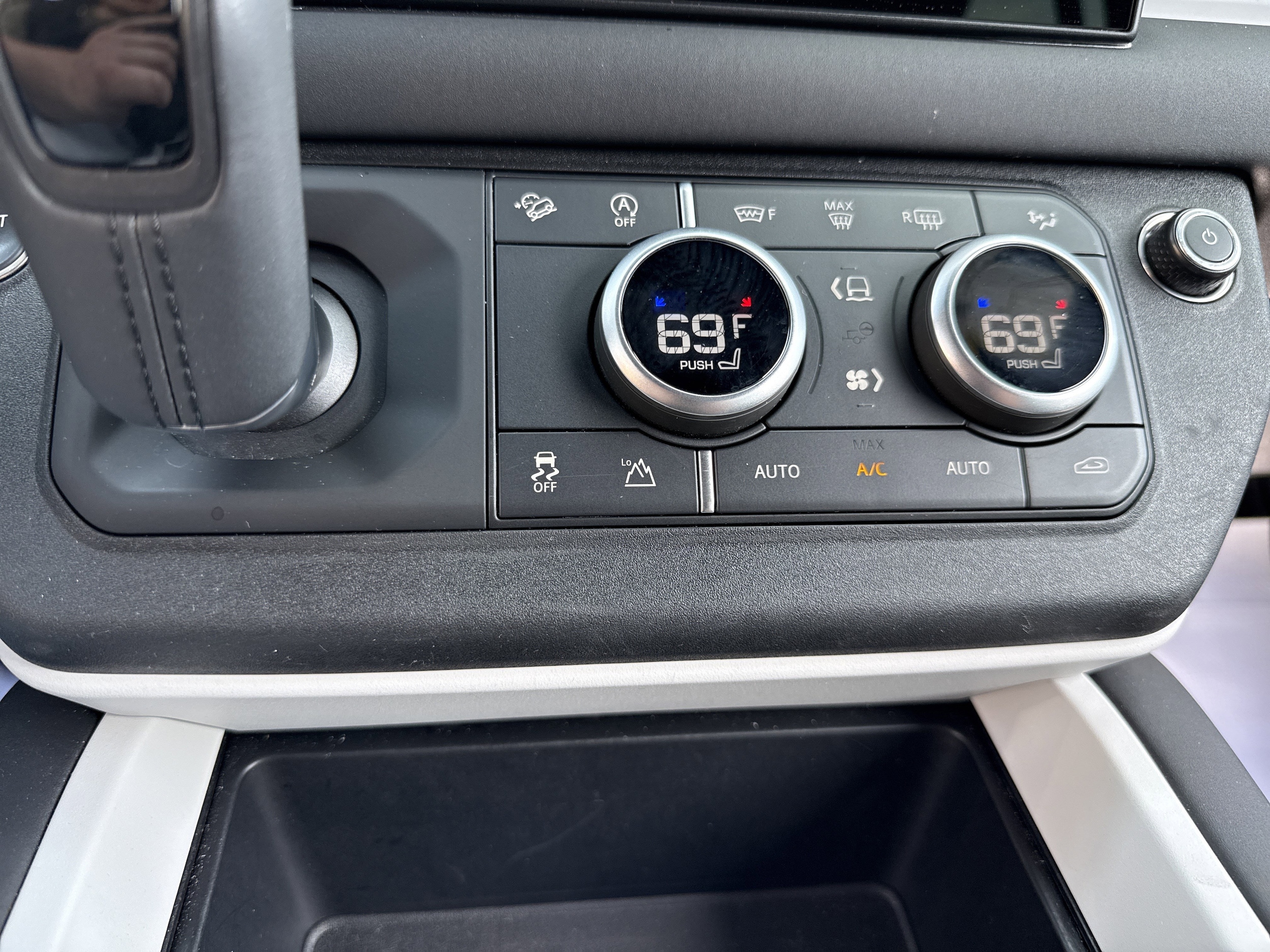 2025 Land Rover Defender S - Photo 28