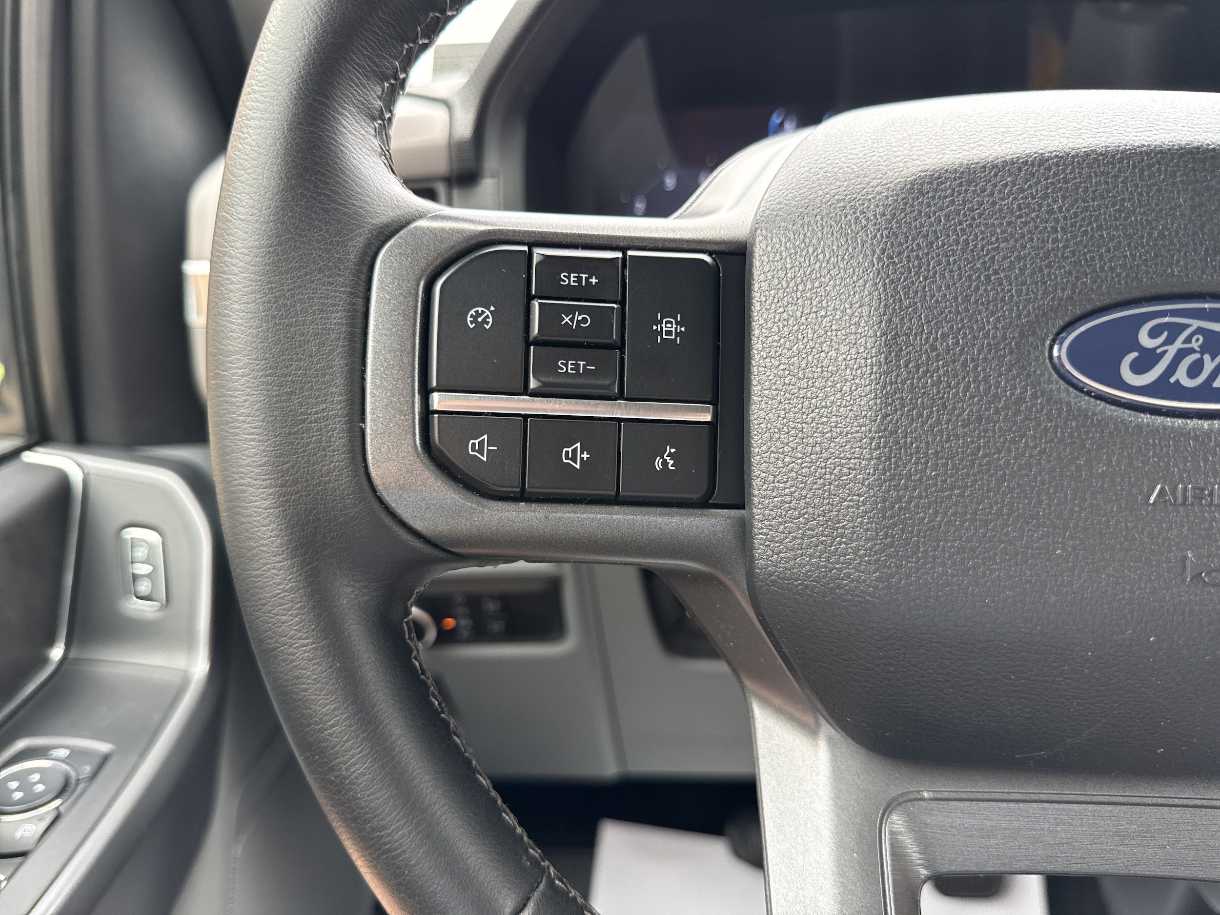 2025 Ford F-150 XLT - Photo 18