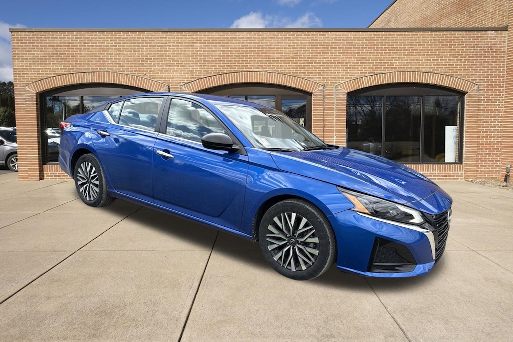 Used 2025 Nissan Altima SV Sedan