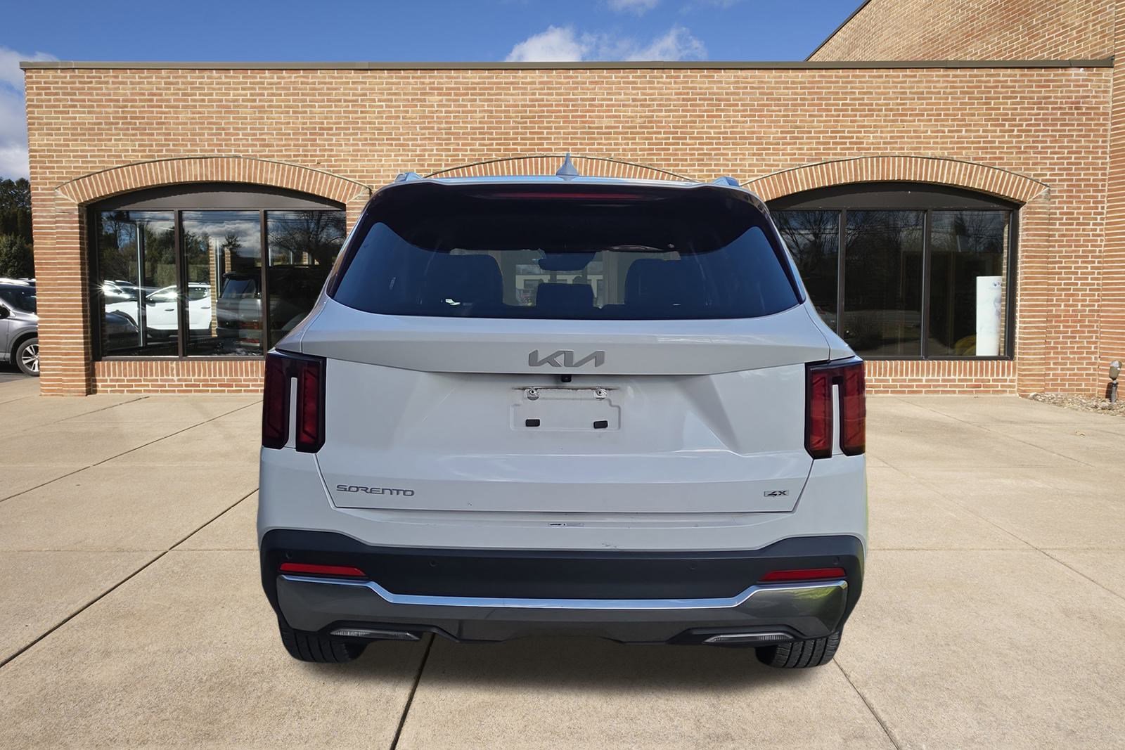 2024 Kia Sorento S photo 3
