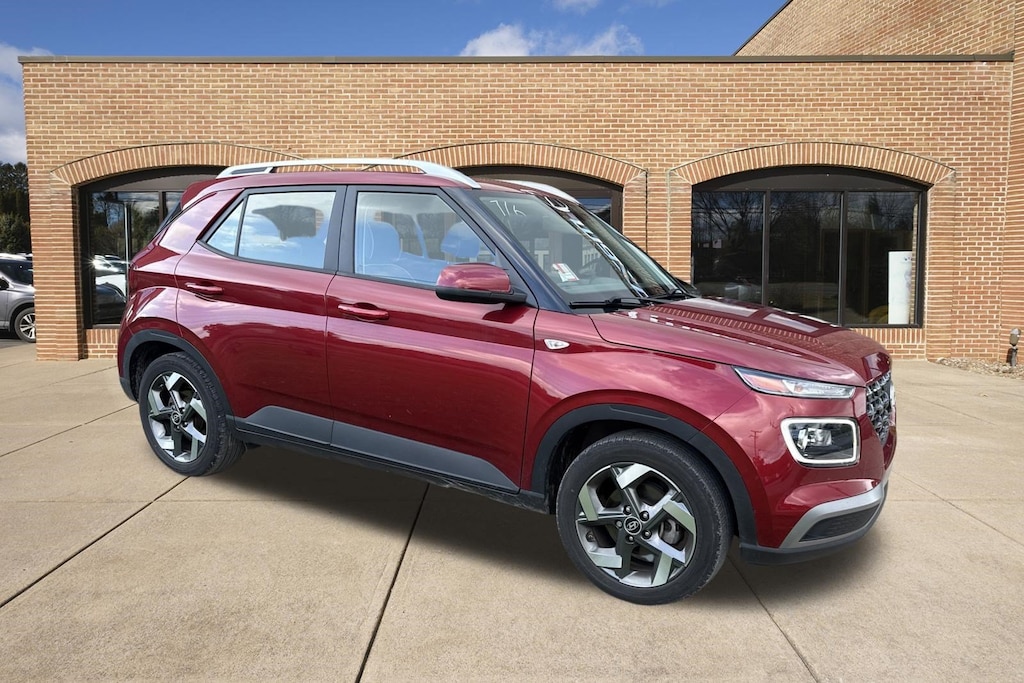 Used 2024 Hyundai Venue Limited SUV