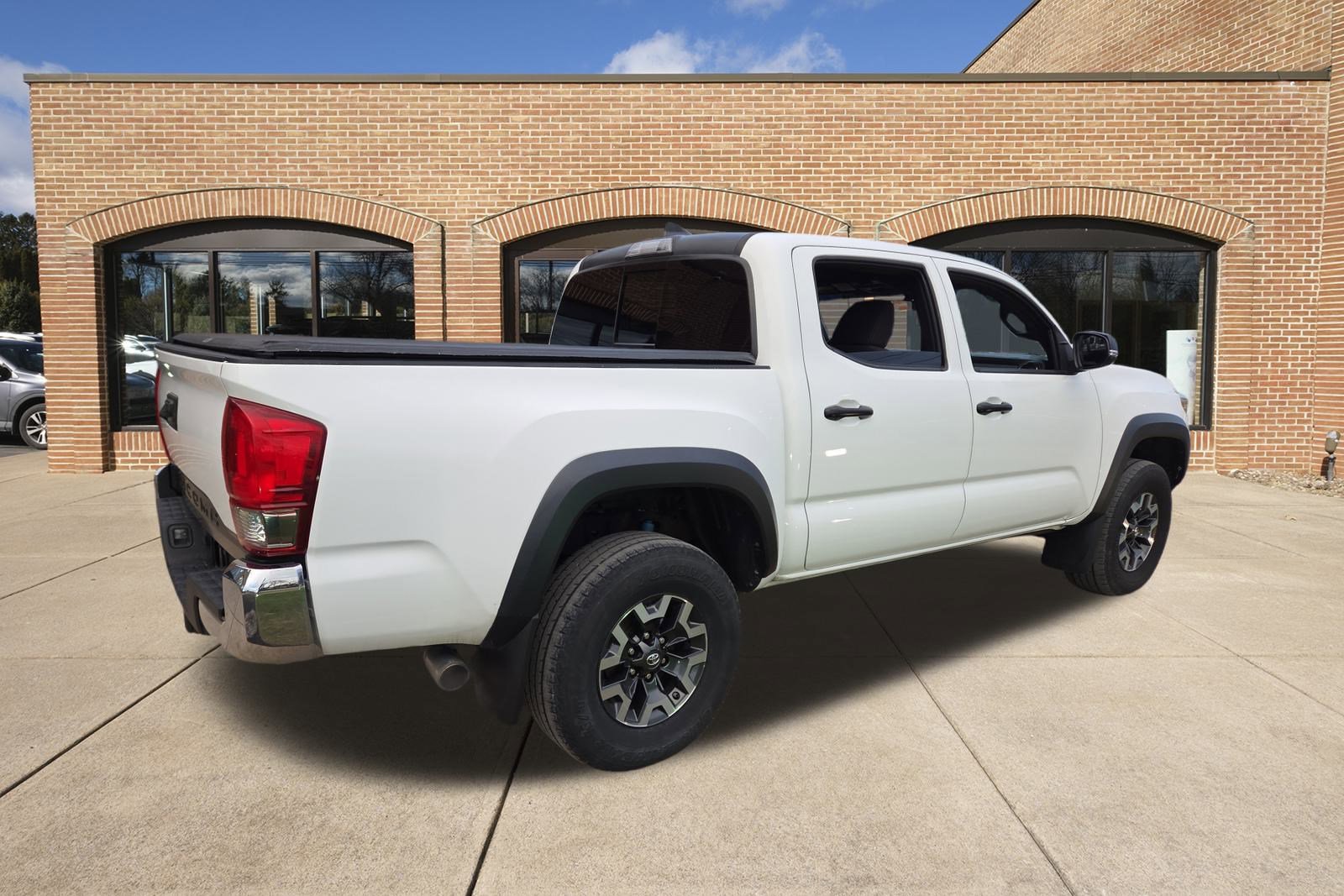 2017 Toyota Tacoma SR V6 photo 3