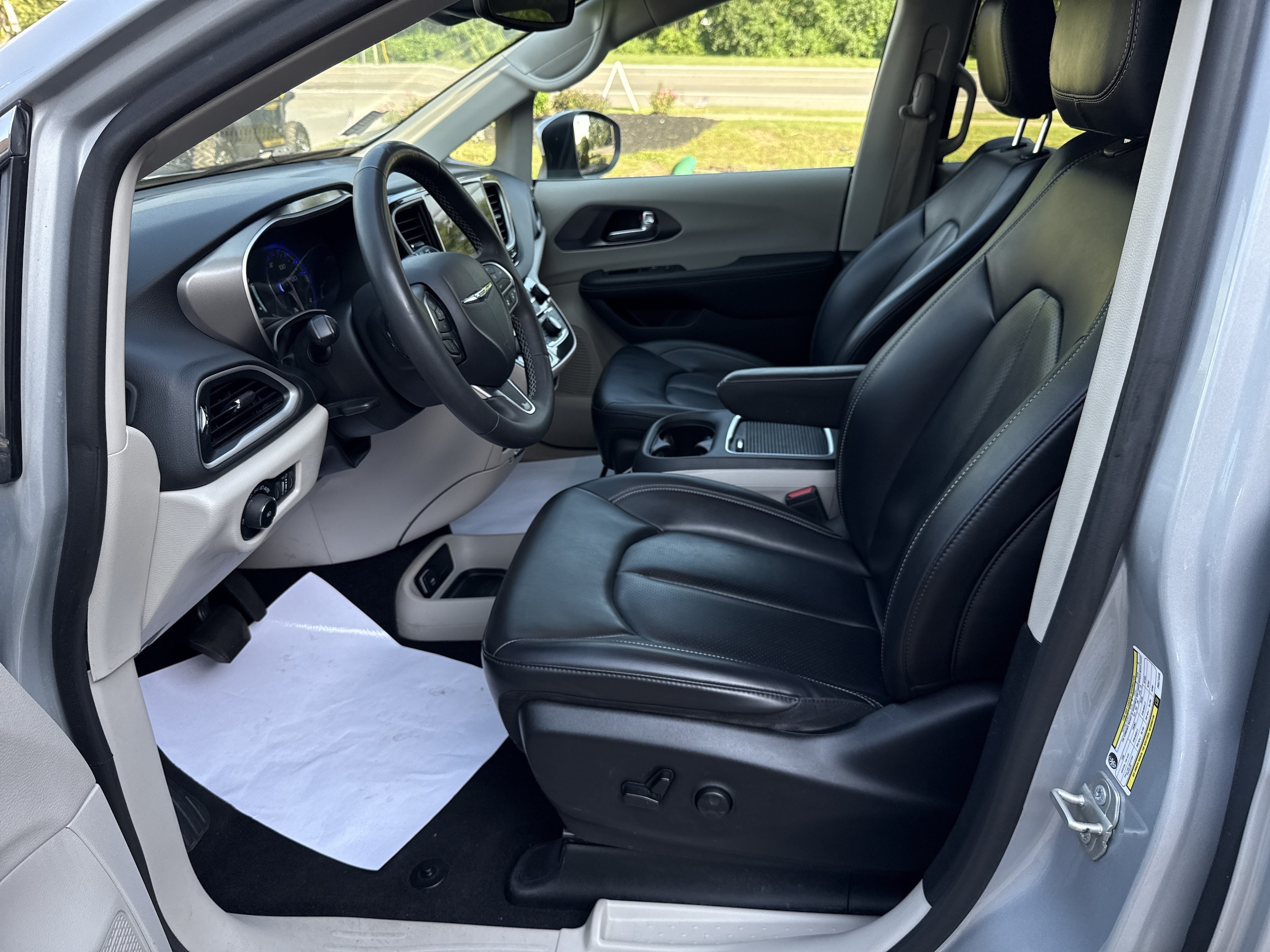 2023 Chrysler Pacifica Touring L - Photo 23