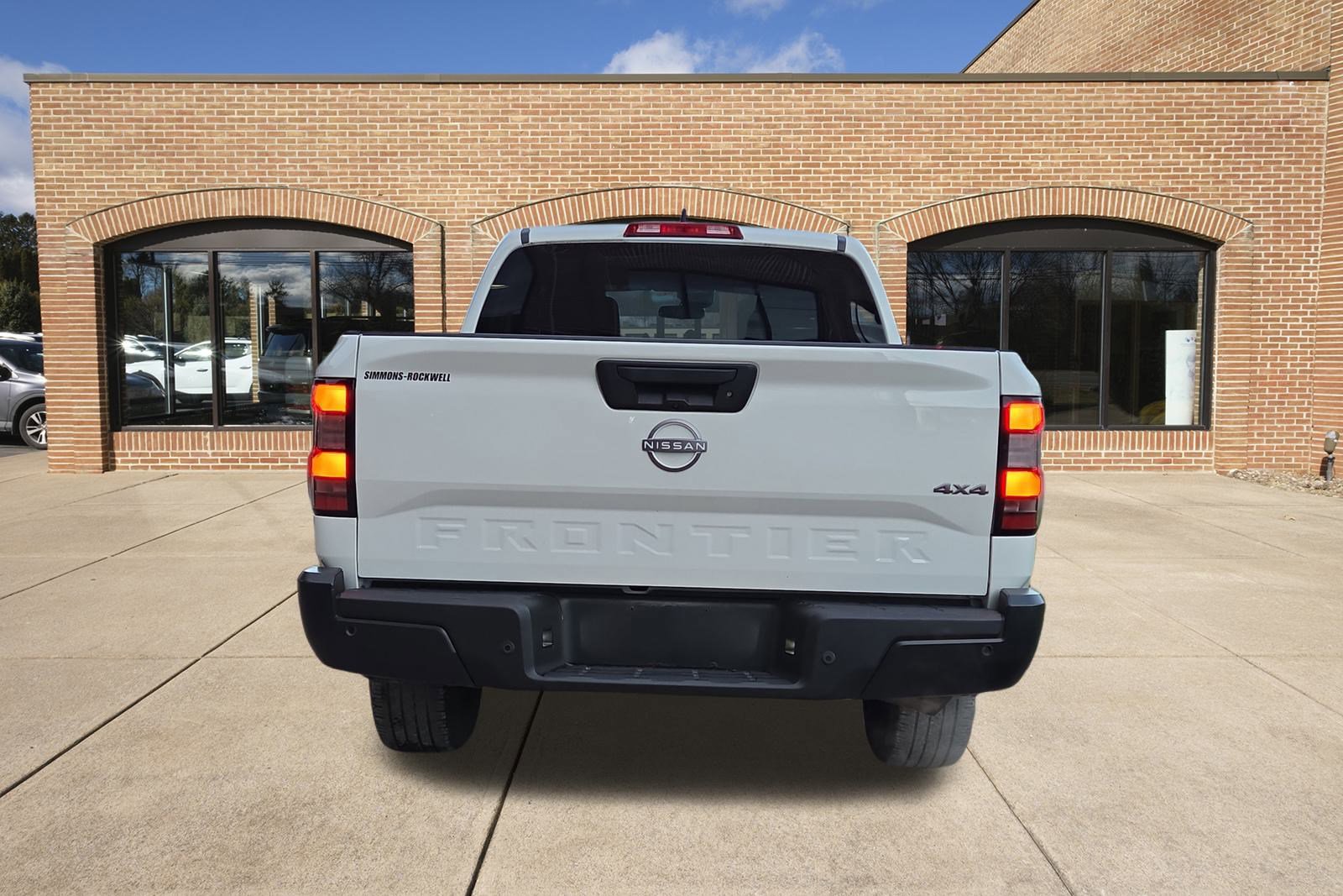 2022 Nissan Frontier Crew Cab S photo 4