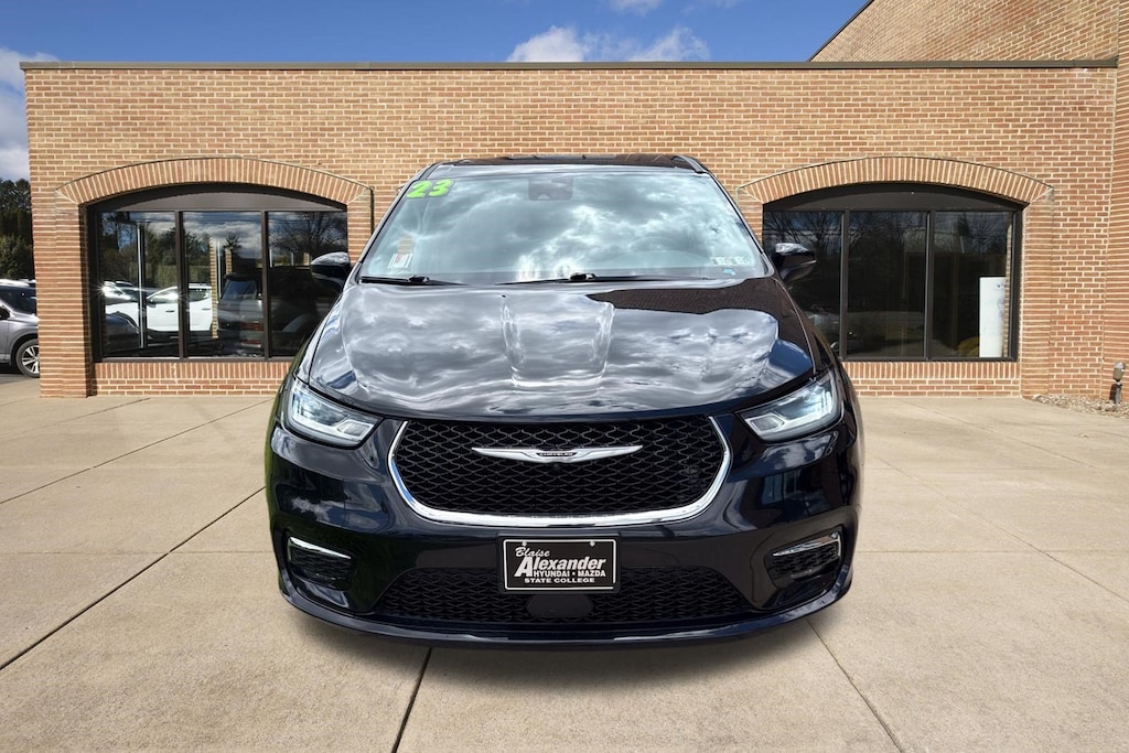 Used 2023 Chrysler Pacifica Touring L Van Passenger Van