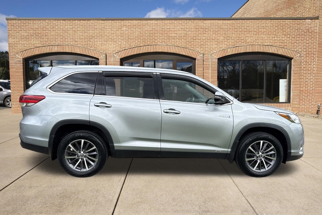 Used 2019 Toyota Highlander XLE V6 SUV