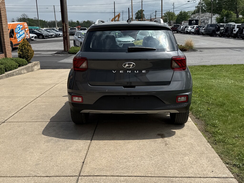 Used 2025 Hyundai Venue SEL SUV