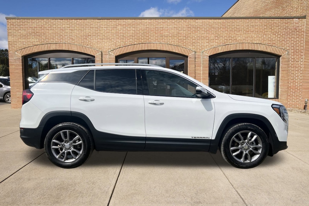 Used 2024 GMC Terrain SLT SUV