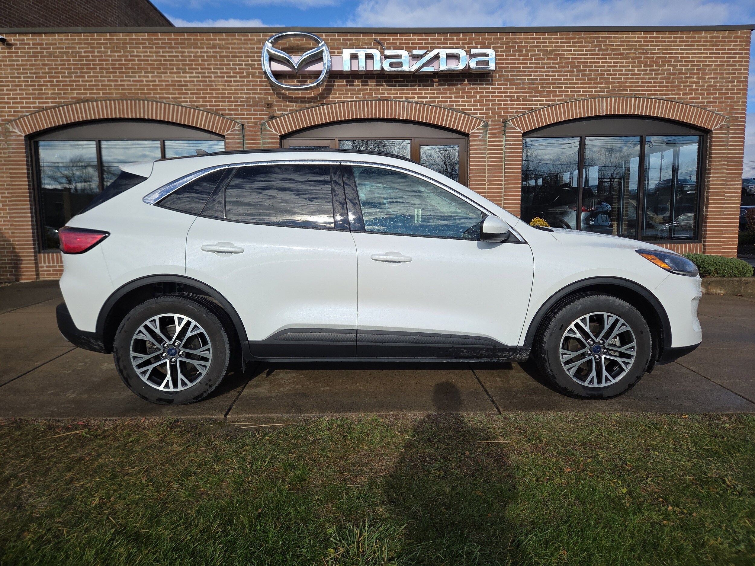 2020 Ford Escape SEL photo 2