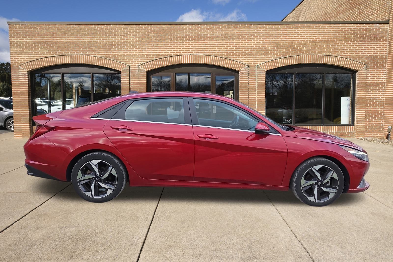 2023 Hyundai Elantra Limited photo 2