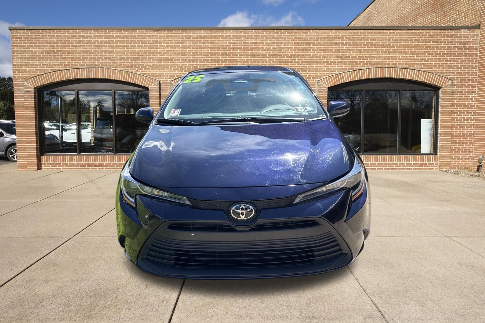 2025 Toyota Corolla LE - Photo 9