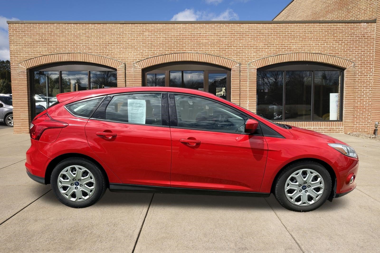 Used 2012 Ford Focus SE with VIN 1FAHP3K22CL240982 for sale in State College, PA