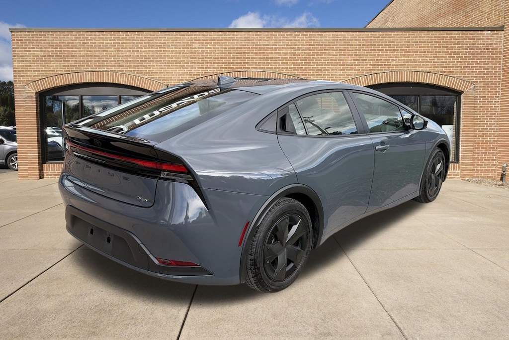 Used 2025 Toyota Prius LE Hatchback