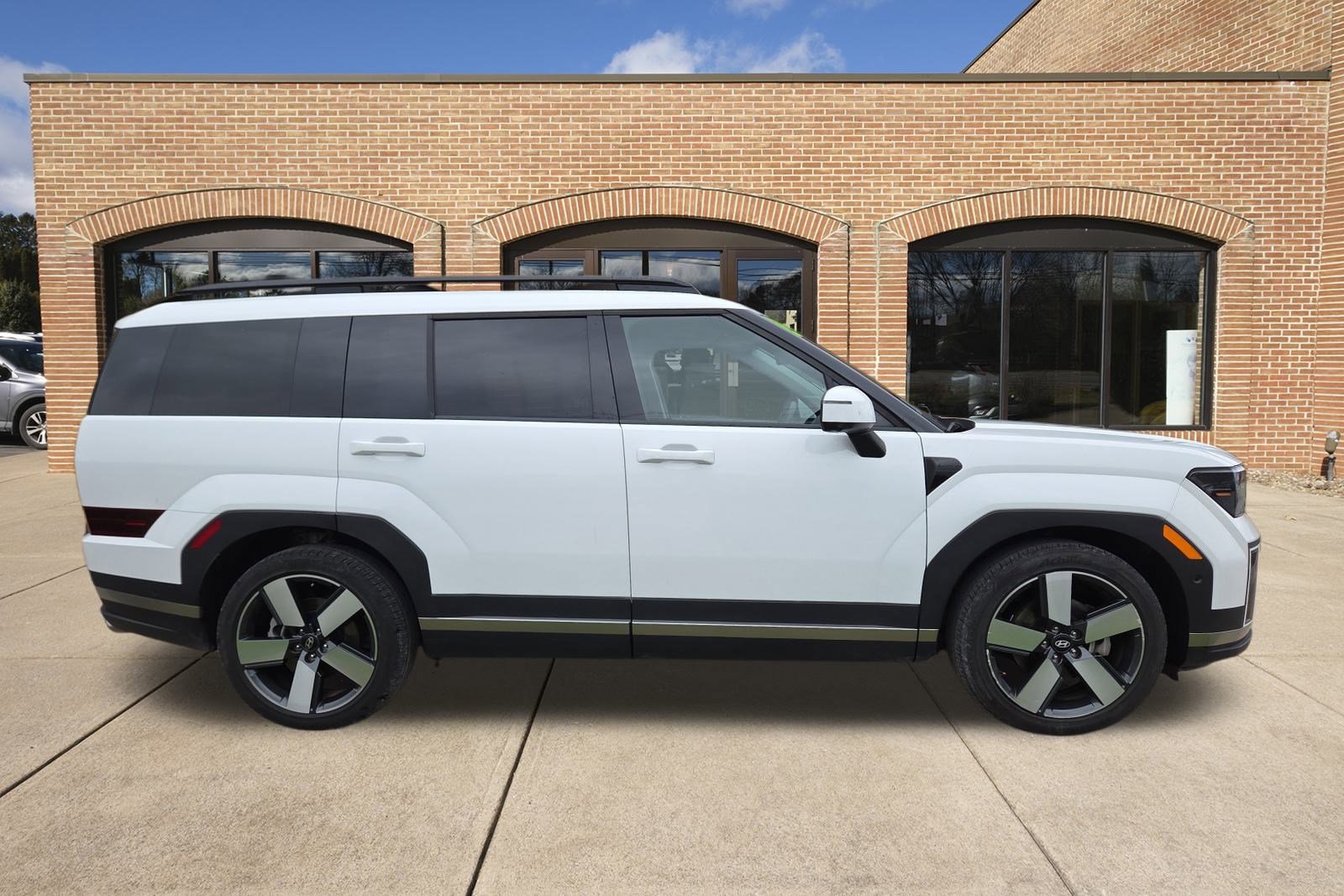 2024 Hyundai Santa Fe Limited photo 2