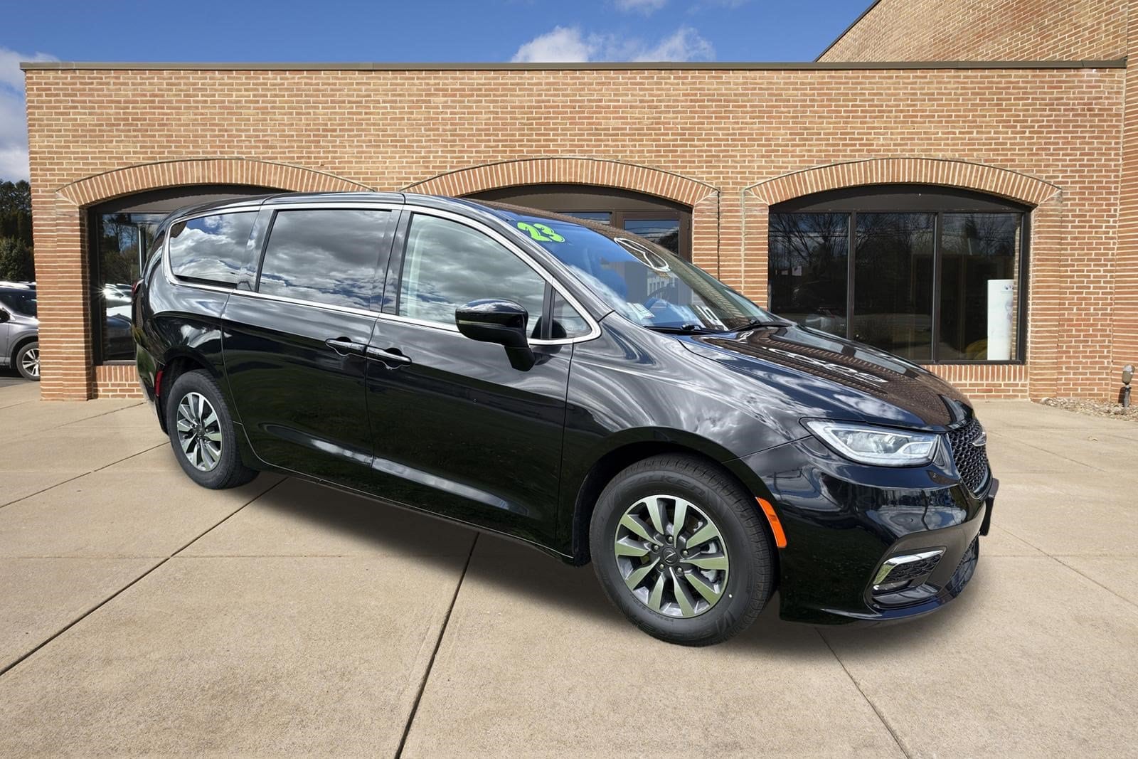 2023 Chrysler Pacifica Hybrid Touring L - Photo 11