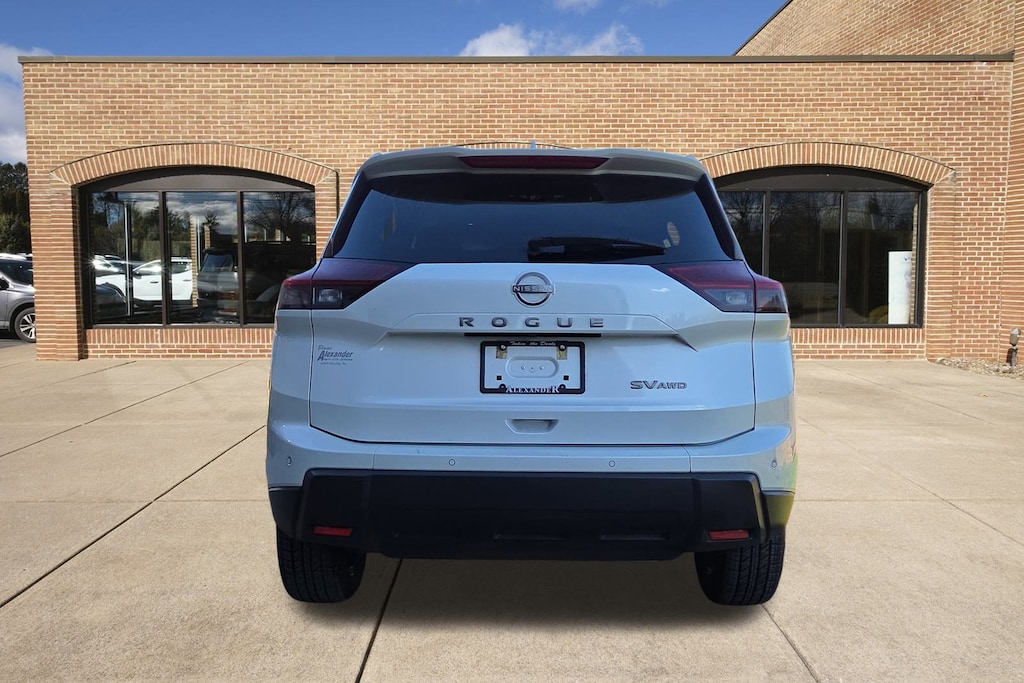 Used 2024 Nissan Rogue SV SUV