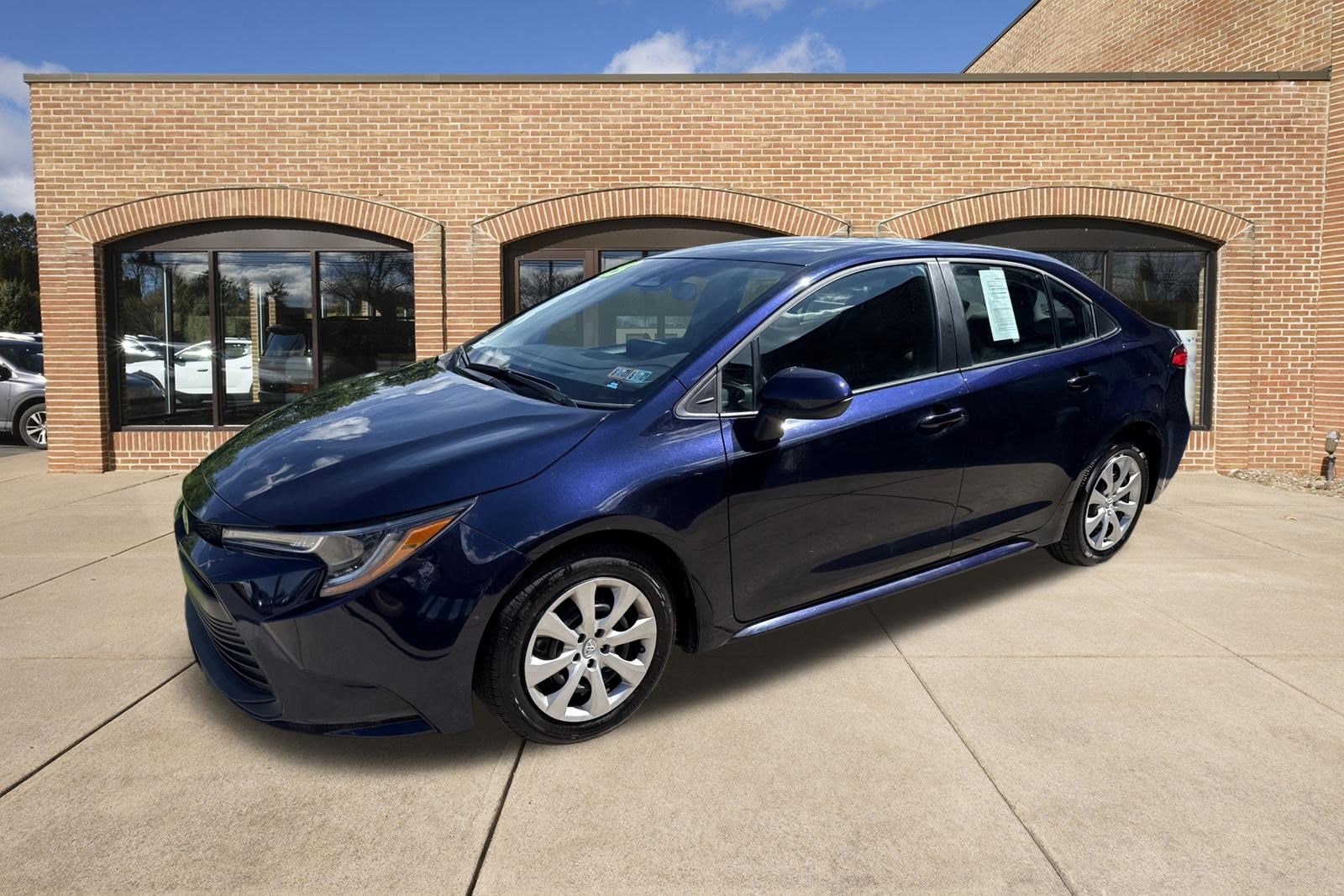 2025 Toyota Corolla LE - Photo 8