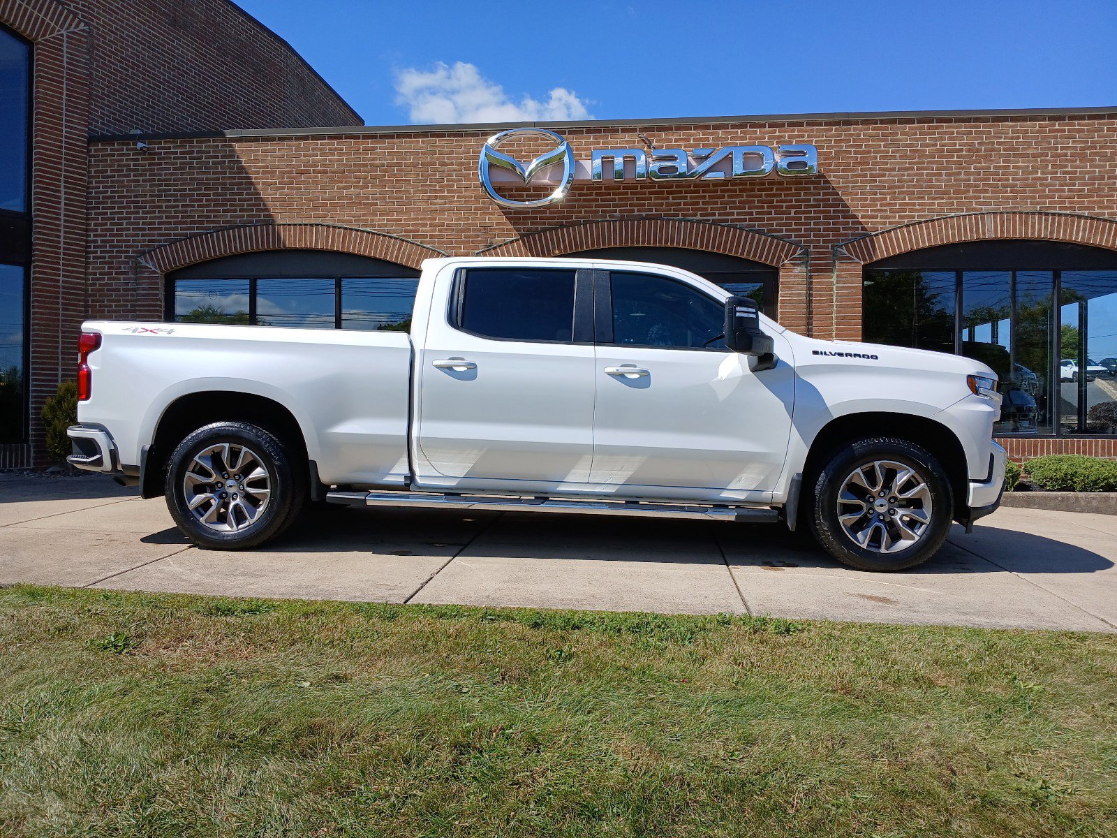 Used 2021 Chevrolet Silverado 1500 RST with VIN 1GCUYEEDXMZ254643 for sale in State College, PA