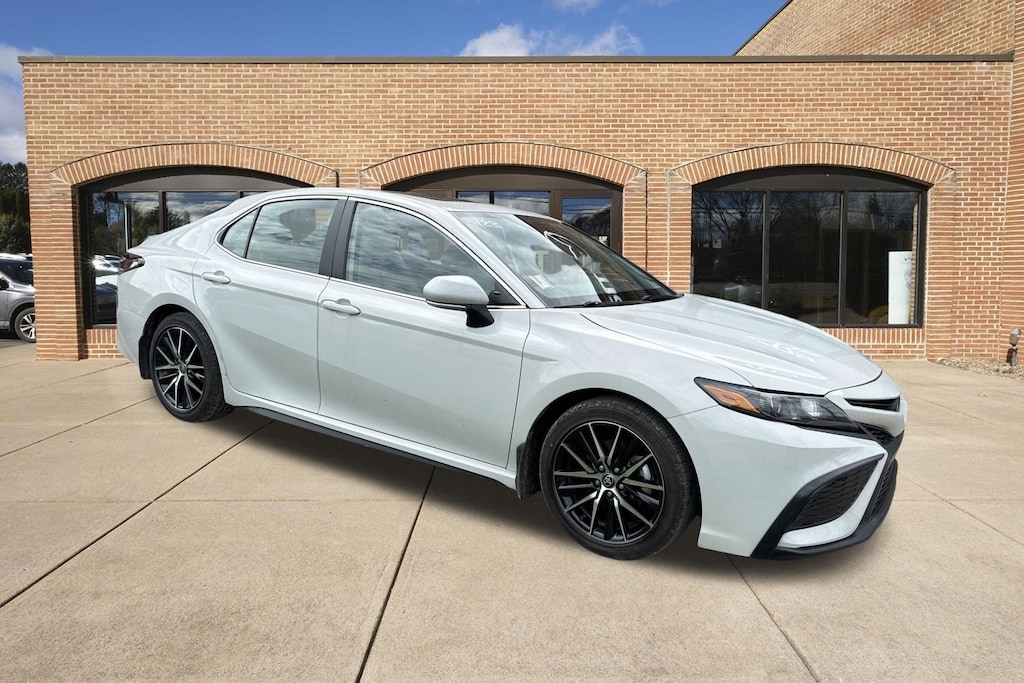 Used 2023 Toyota Camry SE Sedan