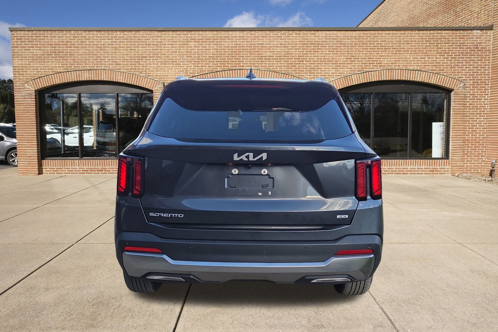 2024 Kia Sorento S photo 3