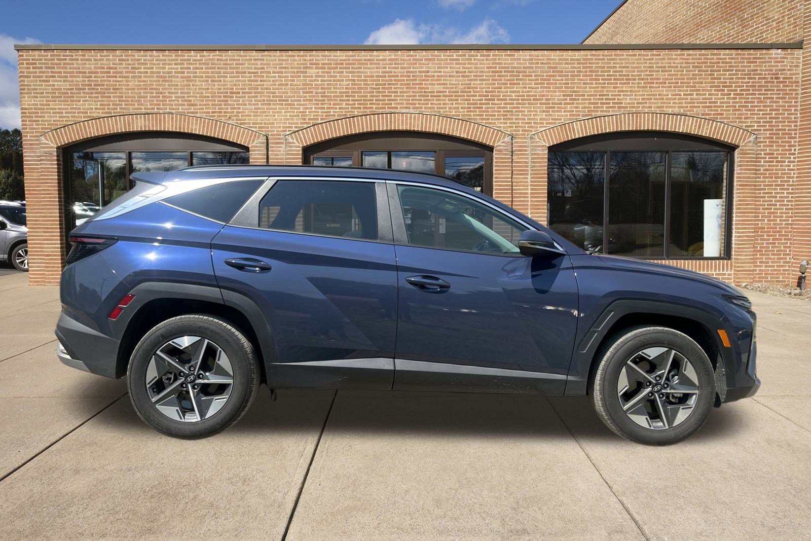 2025 Hyundai Tucson SEL Convenience photo 2
