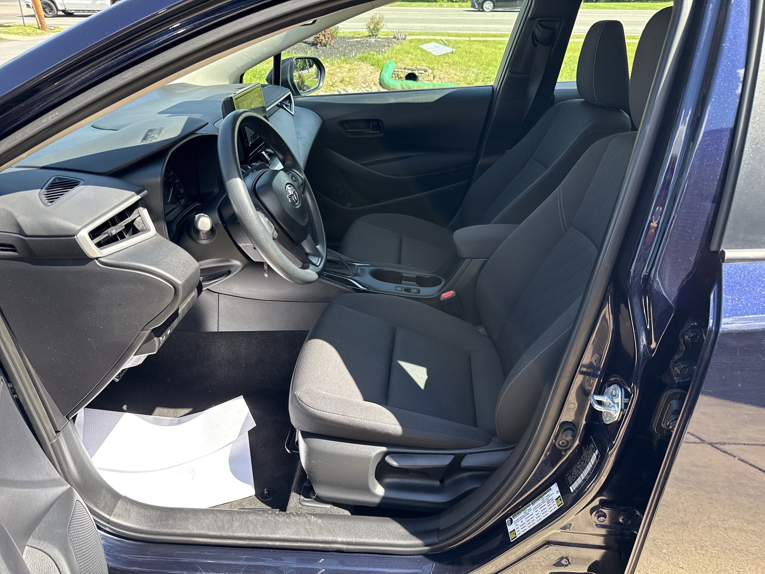 2025 Toyota Corolla LE - Photo 12