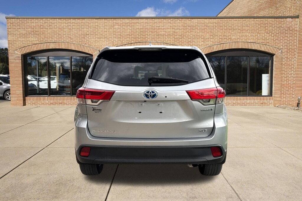 Used 2019 Toyota Highlander XLE V6 SUV