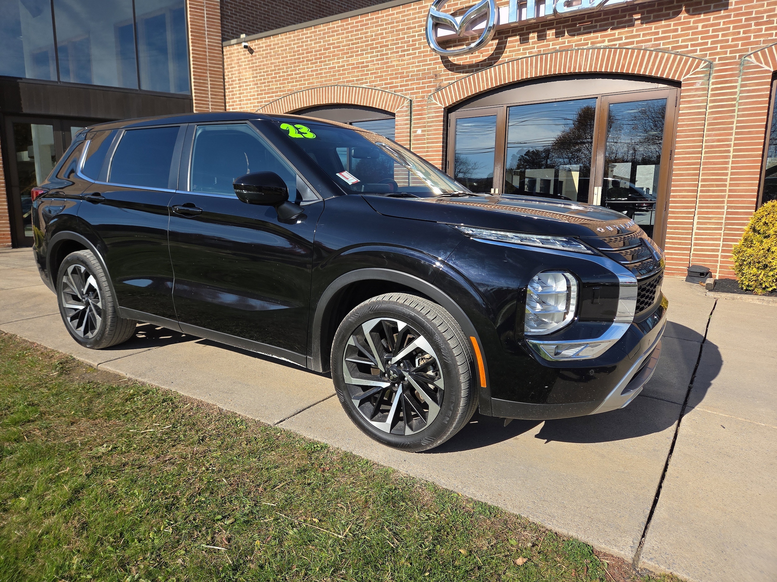 2023 Mitsubishi Outlander SE