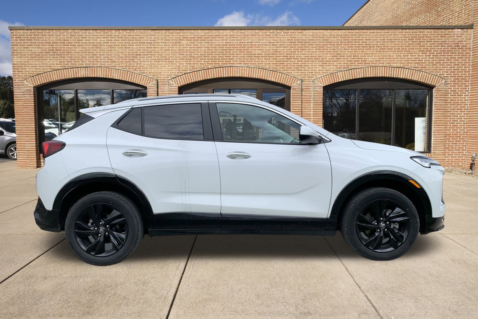 2024 Buick Encore GX Sport Touring photo 2