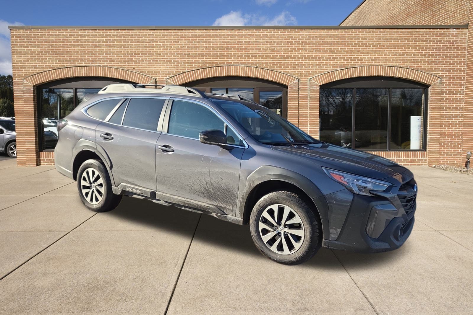 2025 Subaru Outback Premium's photo