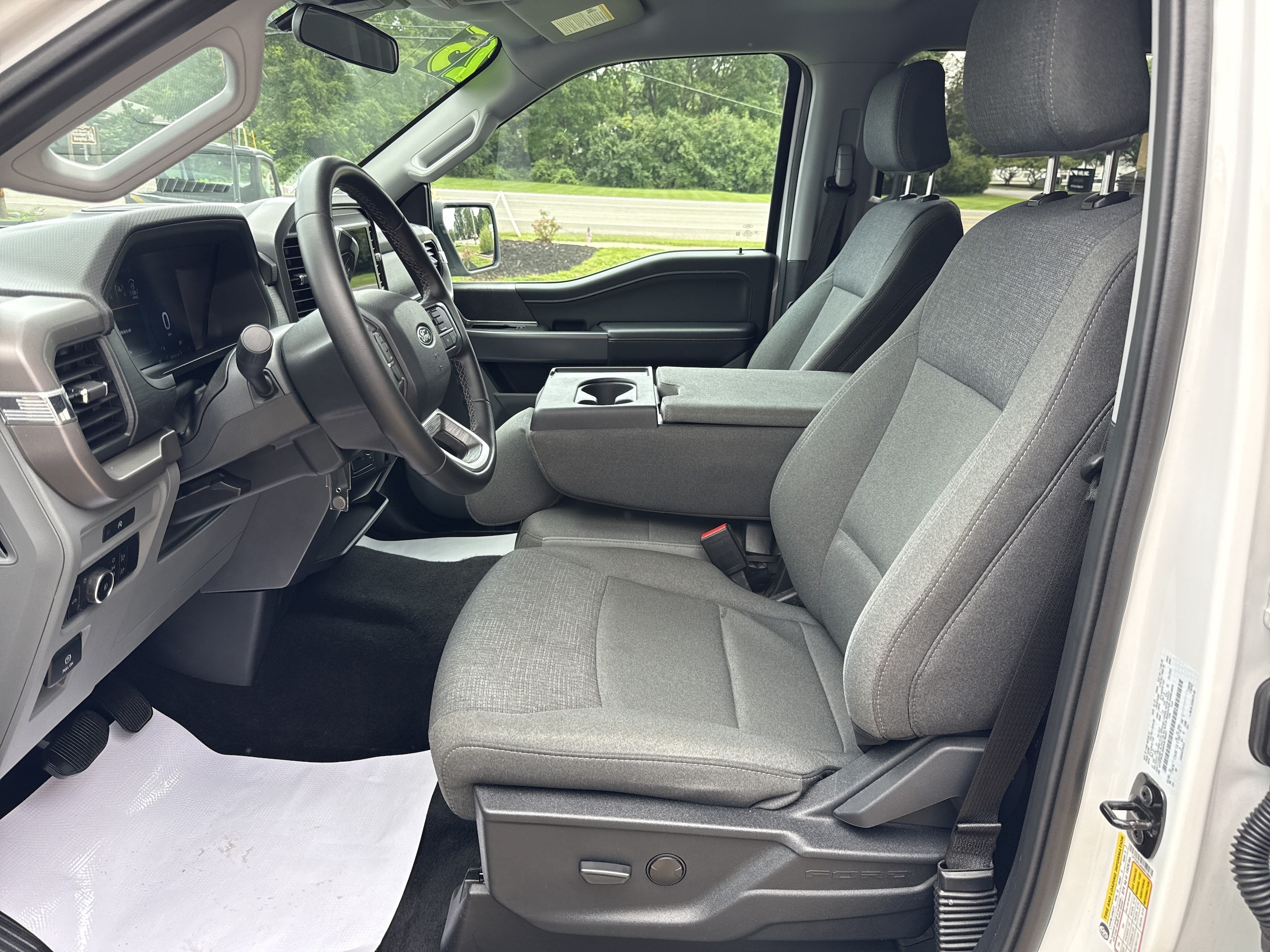 2025 Ford F-150 XLT - Photo 12