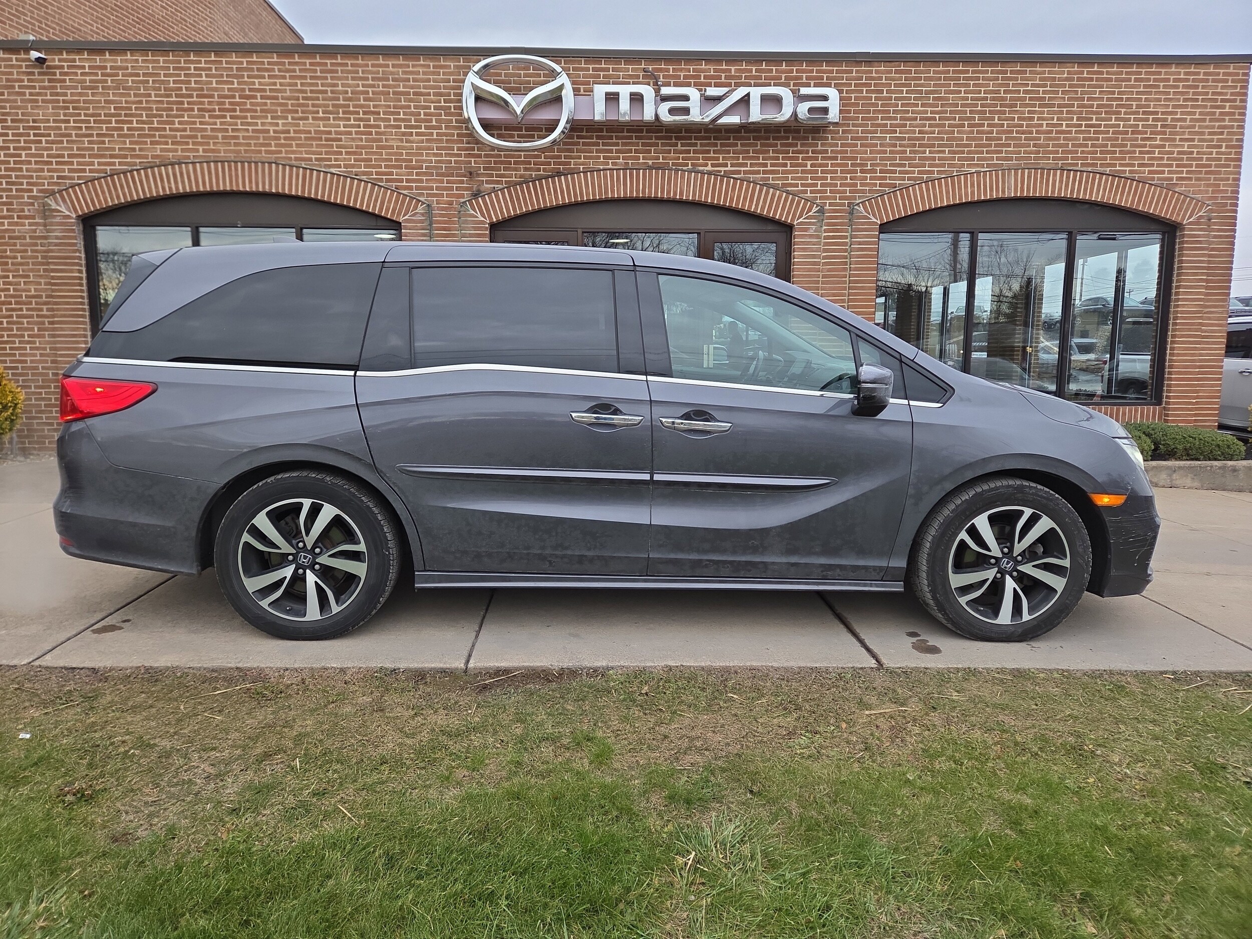 2019 Honda Odyssey Elite photo 2