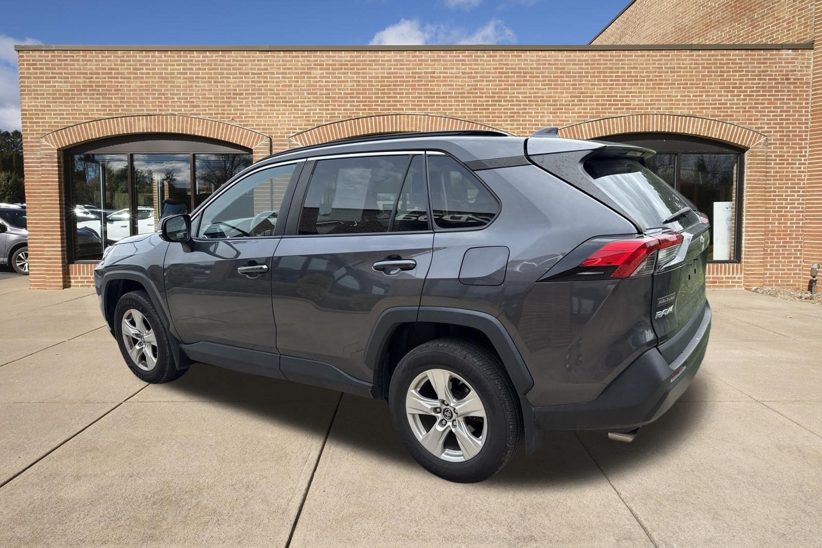 2019 Toyota RAV4 XLE - Photo 10