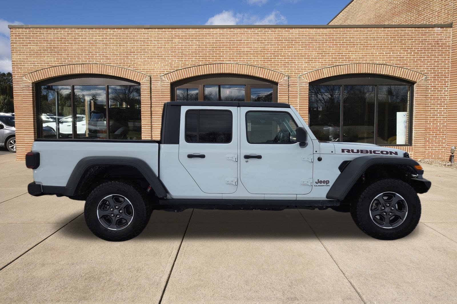 2022 Jeep Gladiator Rubicon photo 2