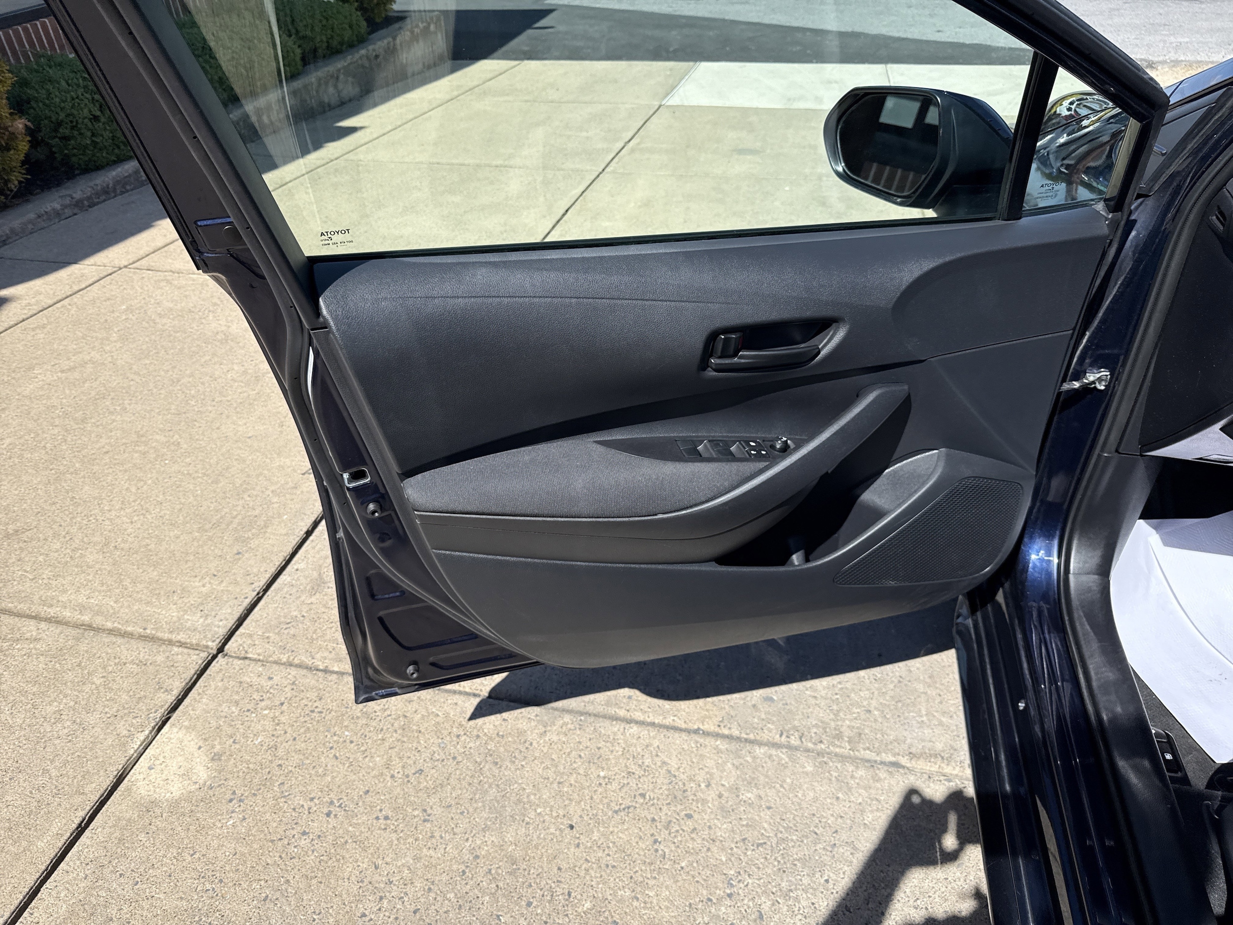 2025 Toyota Corolla LE - Photo 15
