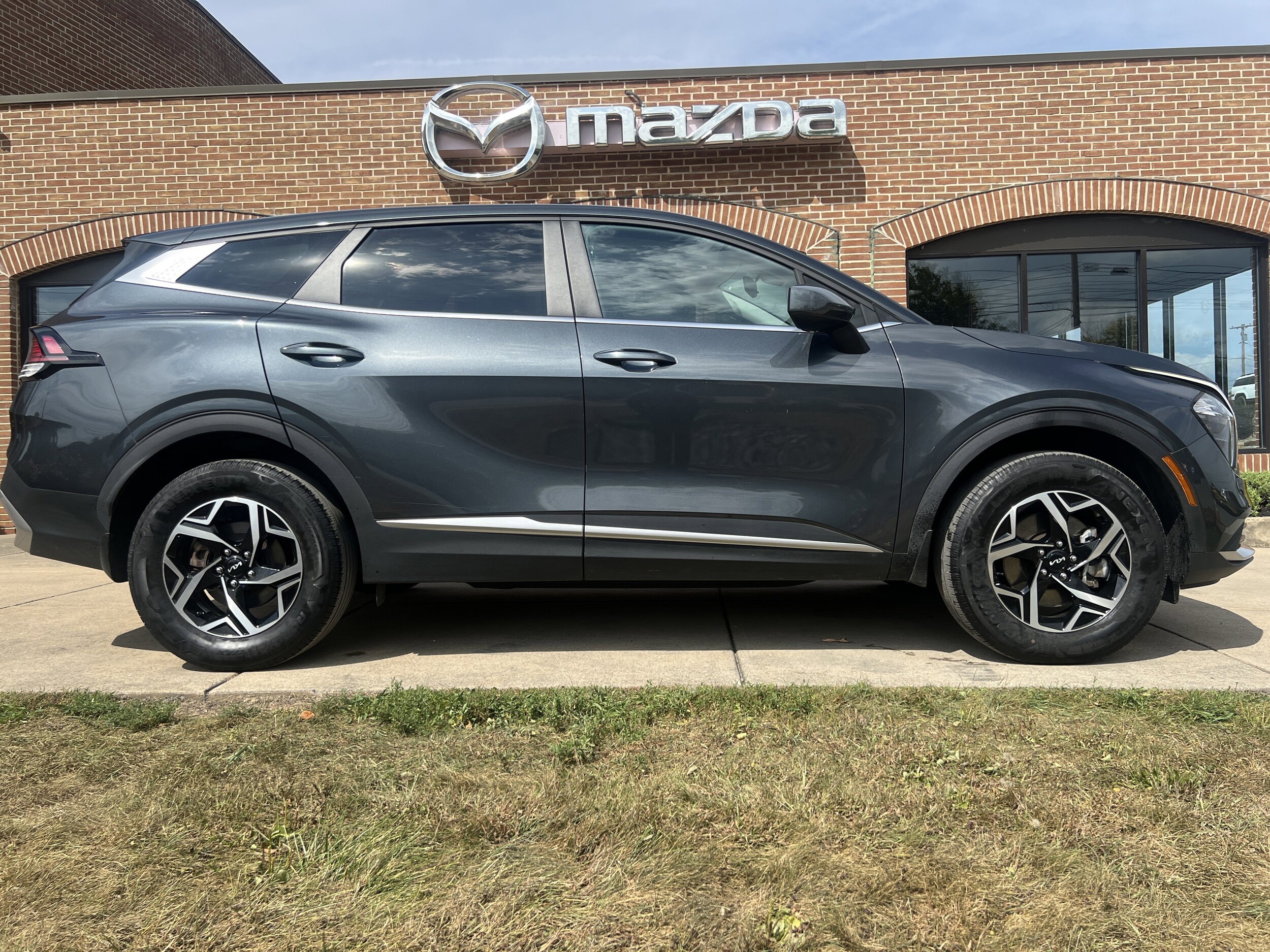 2023 Kia Sportage LX photo 2