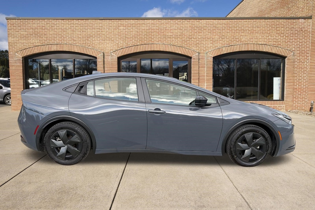 Used 2025 Toyota Prius LE Hatchback