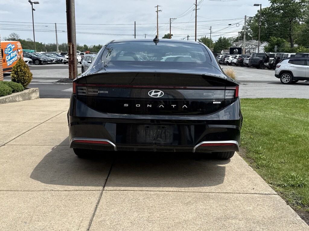 Used 2025 Hyundai Sonata Hybrid SEL Sedan