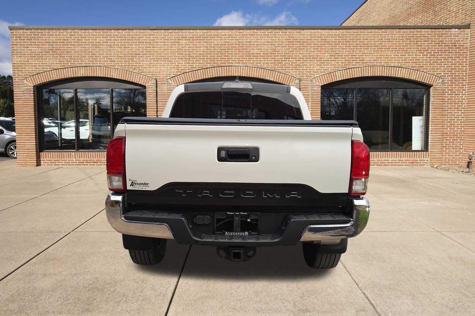 2017 Toyota Tacoma SR V6 photo 4