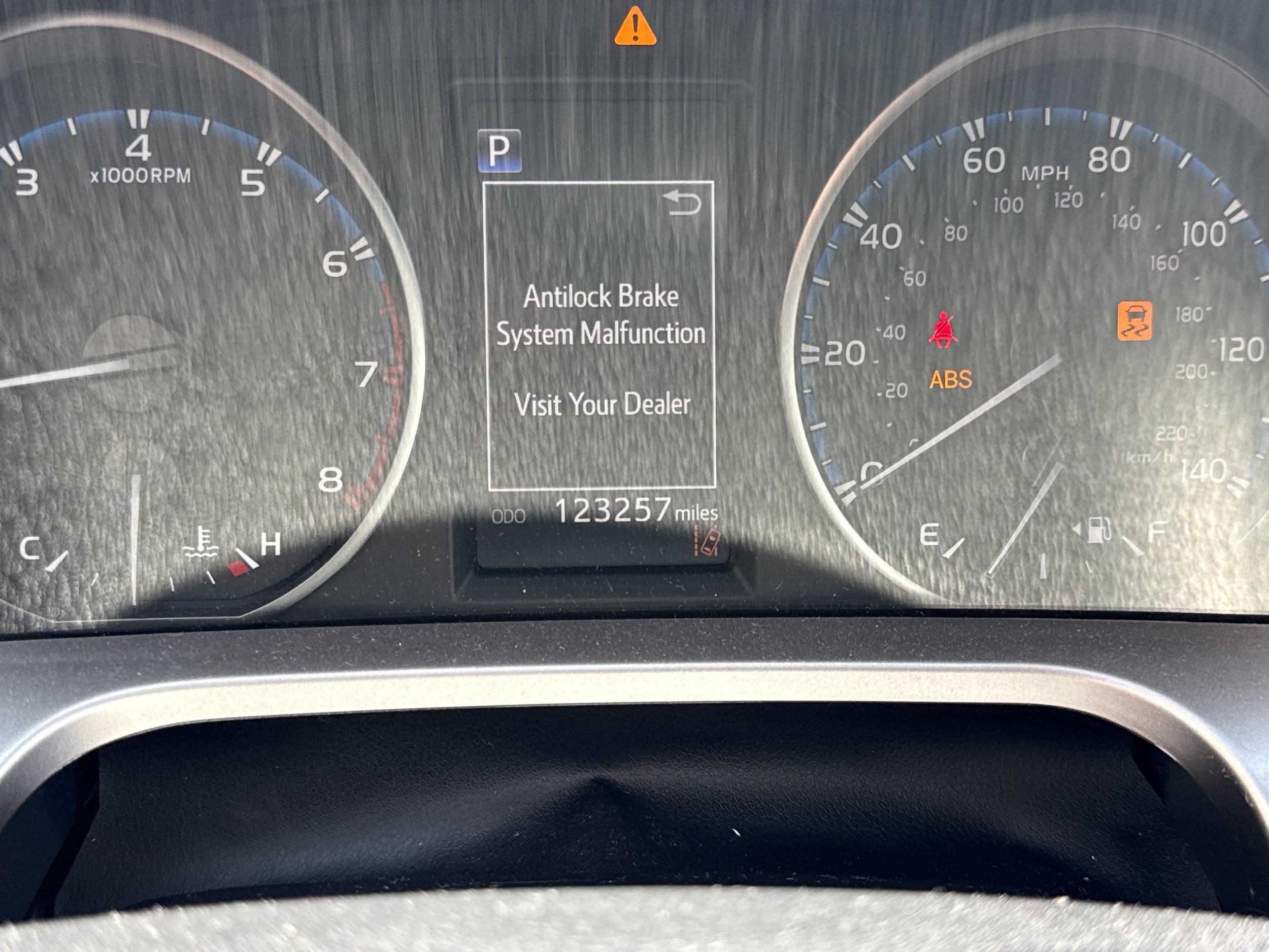 2018 Toyota RAV4 LE - Photo 15
