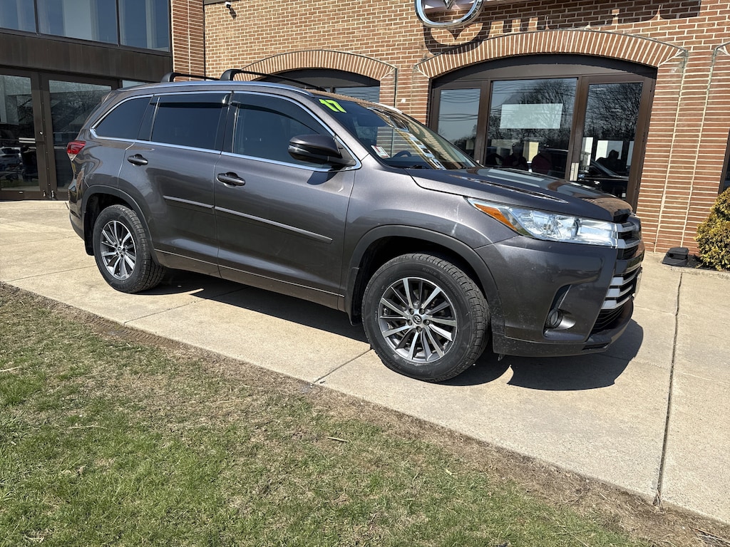 Used 2017 Toyota Highlander XLE V6 SUV